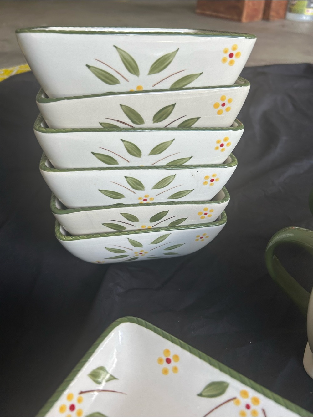 Green Leaf Pattern Square Dinnerware Set - - Picture 4 of 6